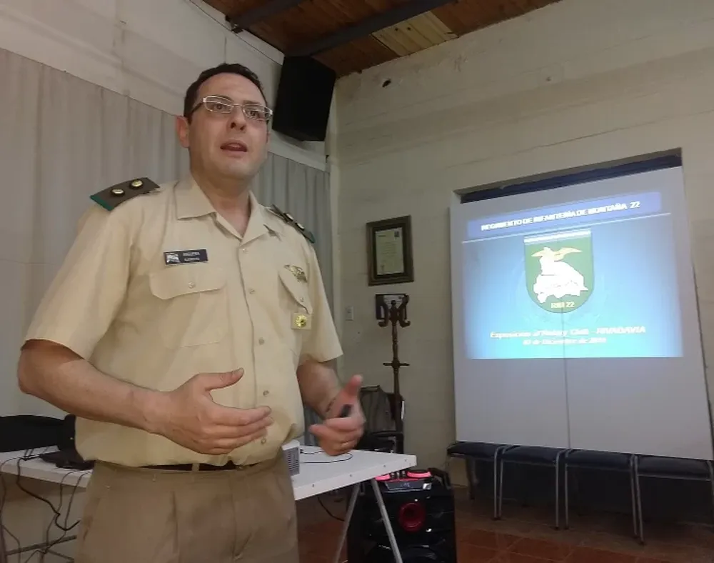 El Regimiento de Infantería visitó el Rotary Club de Rivadavia