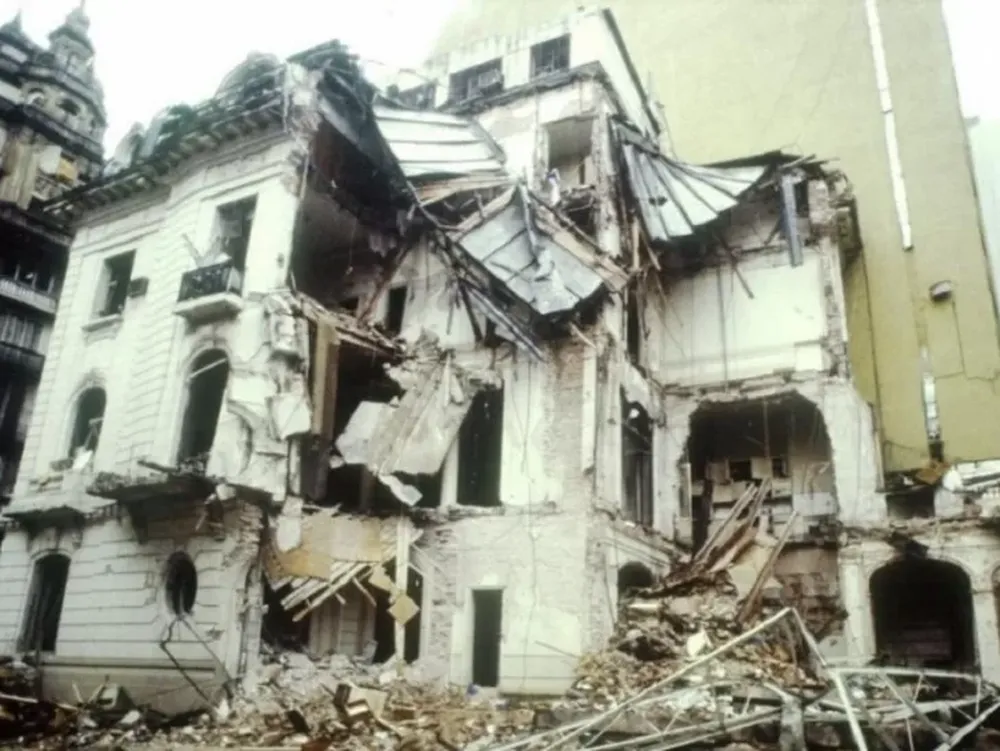 Aniversario del atentado a la Embajada de Israel, sin acto y con mensajes en redes