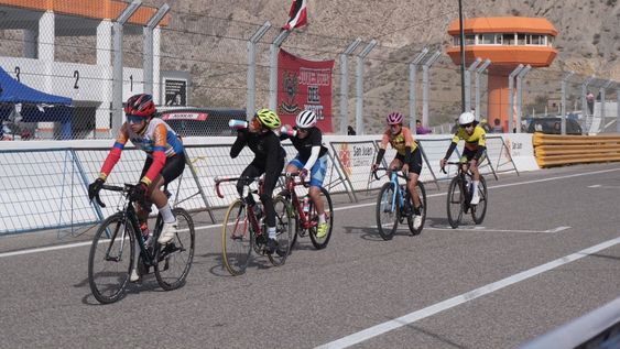 Final. El ciclismo del futuro se instaló en San Juan y cerró la Vuelta Juvenil en el autódromo El Zonda.