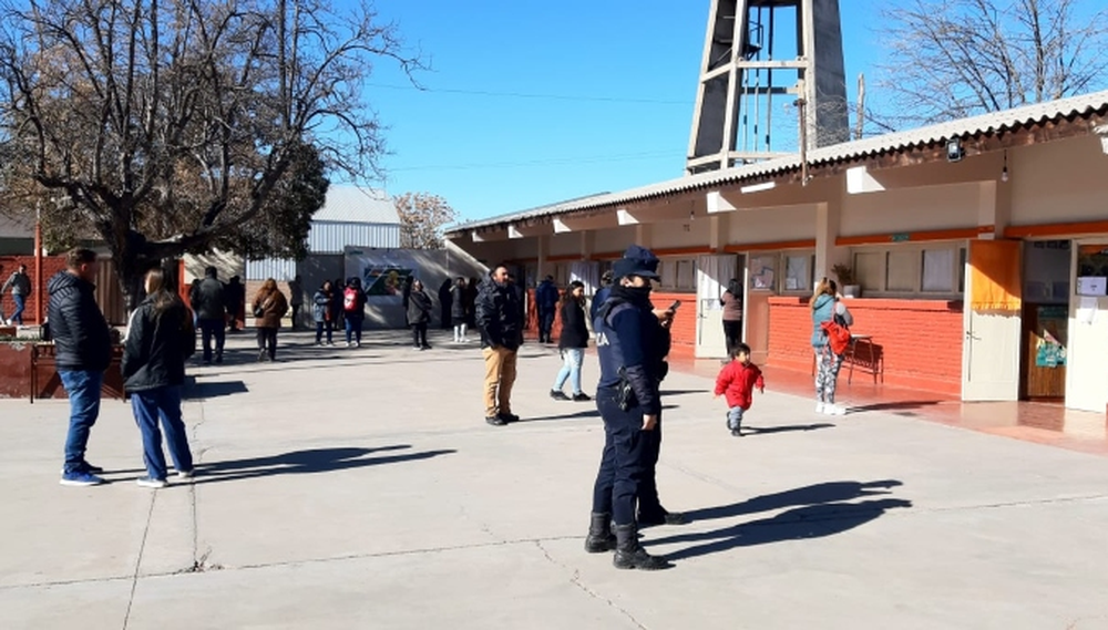 Sin inconvenientes, Mendoza fue a las urnas y espera por los resultados