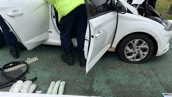 encontraron extasis valuado en mas de 2 millones de dolares dentro de tres autos provenientes de brasil