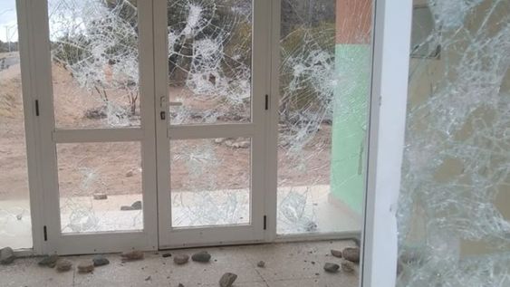 Apedrearon y destrozaron una oficina en Valle Fértil