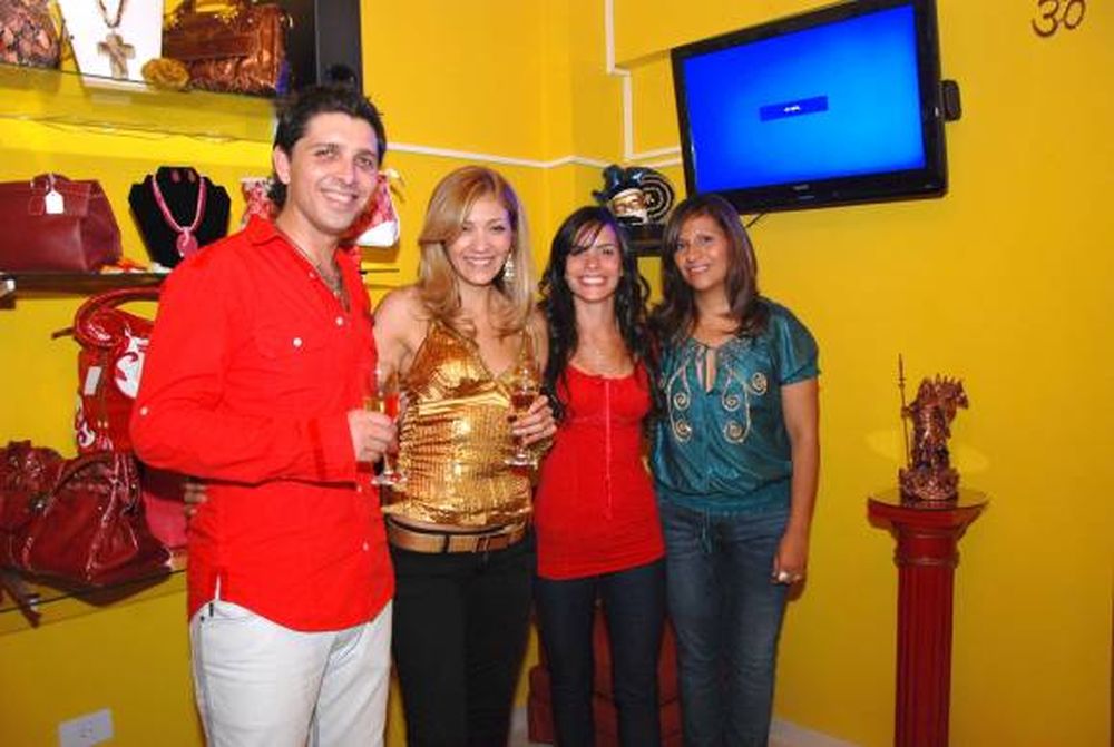 BISOU BISOU bijouterie, carteras y accesorios.