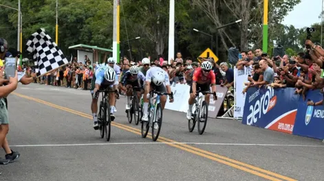 Cobarrubia peleó hasta el final en la Vuelta a Mendoza y el triunfo se definió por fotofinish