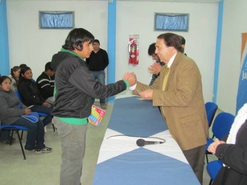 Entrega de beneficios para jóvenes