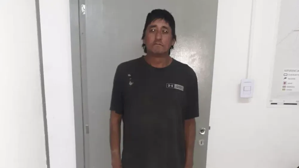 Completamente ebrio atacó a su hija delante de sus nietos