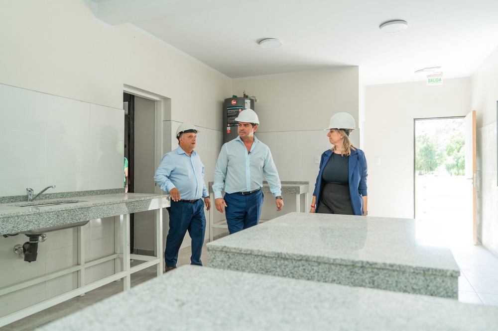 El gobernador Marcelo Orrego durante su visita a la Quebrada de Zonda.