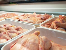 crisis y consumo: por la brecha de precios, la carne aviar aventajo por primera vez a la vacuna