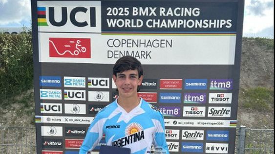 MARQUITOS, de 15 años, corrió contra algunos rivales un año más grandes. Mañana lo hará solo con los de su edad.