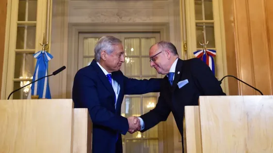 Argentina y Chile acordaron eliminar el roaming en el lapso de un año