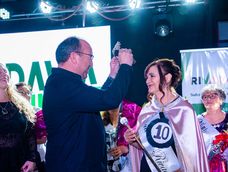 rivadavia ya tiene nueva reina del adulto mayor, en una emotiva celebracion