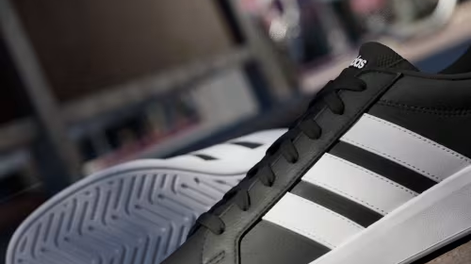 Outlet en Adidas: las ofertas con descuentos de hasta el 70% en zapatillas, ropa y camisetas oficiales, a un click
