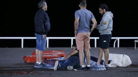 Atentado en Francia: un camión atropelló y mató a más de 80 personas