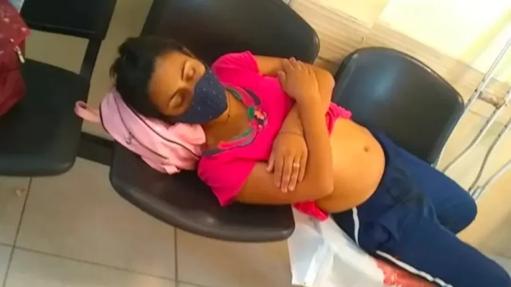 Aseguran que perdió un embarazo tras esperar 12 horas que la atiendan en la guardia