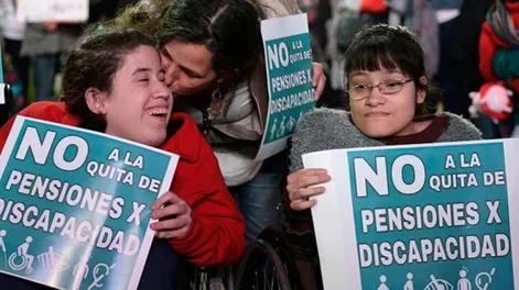 En San Juan la Dra. Florencia Peñaloza, Defensora del Pueblo, presentó el 19 de septiembre un amparo colectivo, en la Justicia Federal, para frenar la suspensión de pensiones por discapacidad y solicitó que se declare la inconstitucionalidad del Decreto 843/2024, lo firmado por Milei.