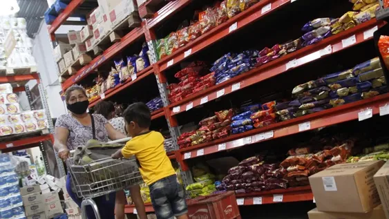 Las ventas en los supermercados subieron 2% en junio