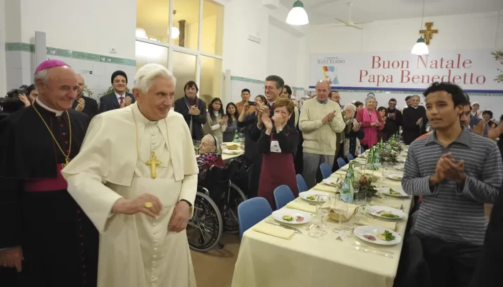 El Papa almorzó con 150 pobres en su primera salida tras la caída