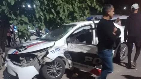 Un patrullero se vio involucrado en un triple choque con varios heridos, entre ellos dos niños