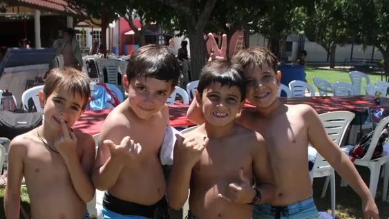 Con mucha pileta y hamburguesas despidieron el año en la UVT