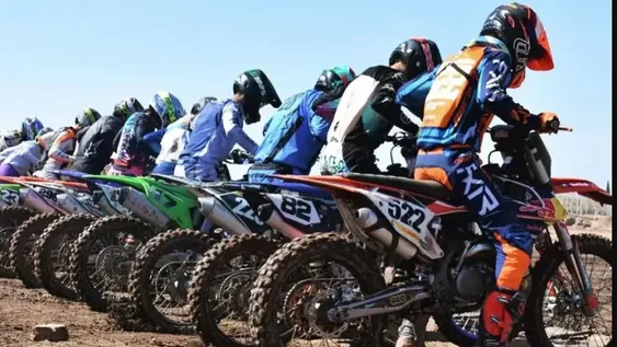 EXITO. El circuito de Santa Lucía recibió al mejor motocross de la región.