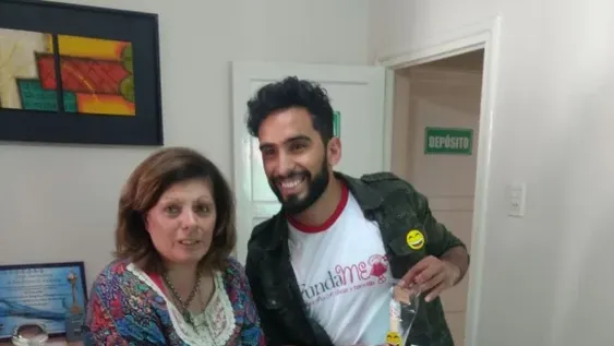 Gabo Usandivaras disfrutó a pleno visitar a los niños de FundaMe