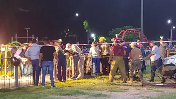 Dos mujeres y un bebé fueron rescatados con vida luego de caer en un pozo