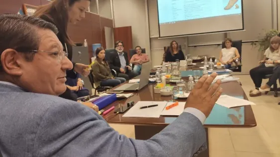 Deuda pendiente: siguen las reuniones para definir el regreso a las aulas