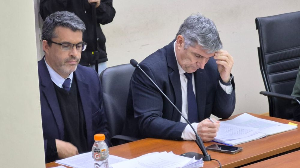 El ayudante fiscal César Recio y el fiscal del caso Adolfo Díaz. En el equipo de investigación del crimen también están la ayudante fiscal Romina Mascarell y la colaboradora Carolina García. 