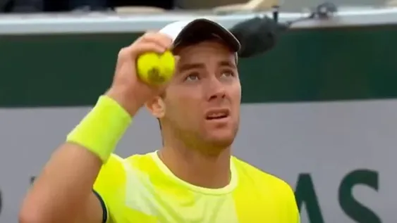 El sonido de una explosión causó temor en París y detuvo un partido de Roland Garros