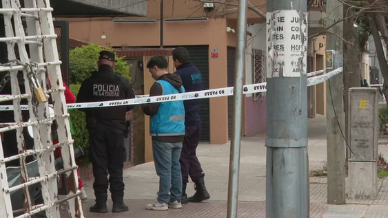 femicidio en villa devoto: la hija de 8 anos vio por las camaras como su papa mataba a punaladas a su mama