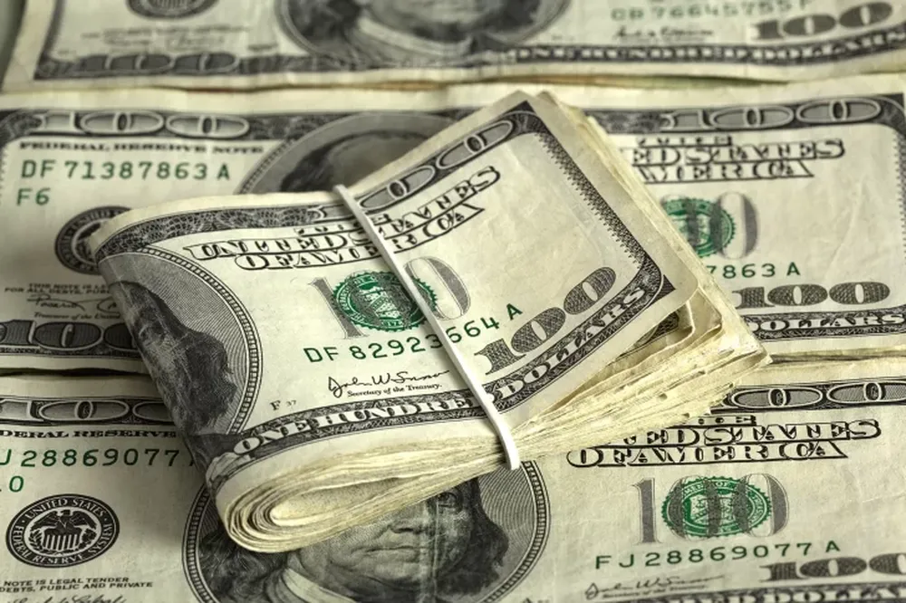 El dólar blue se negoció con un descenso de un peso, a $144