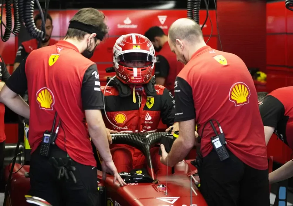 Leclerc y su Ferrari dominan en Barcelona