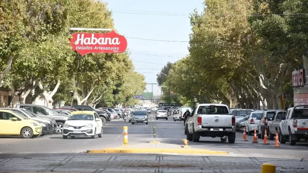 Tramo de la avenida José Ignacio de la Roza, elegida  deliberadamente para las picadas de autos y motos.