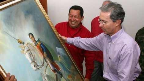Chávez exhuma a Bolívar entre roces con Colombia