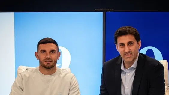 CON RÁPIDEZ actuó la comisión de Racing para evitar que River les birle a su jugador estrella. Ayer Maravilla puso el gancho a su nuevo contrato.