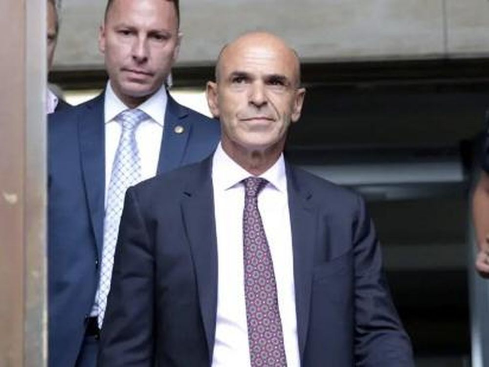 Exdirector de Inteligencia Arribas pide salir del país