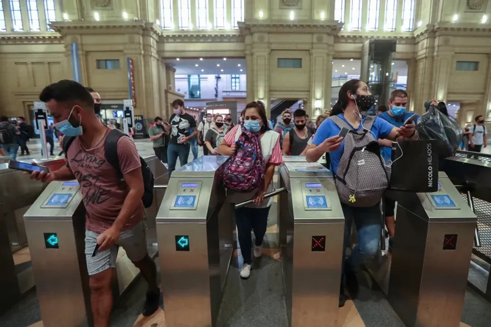 El promedio diario de contagios ya superó al máximo de la primera ola