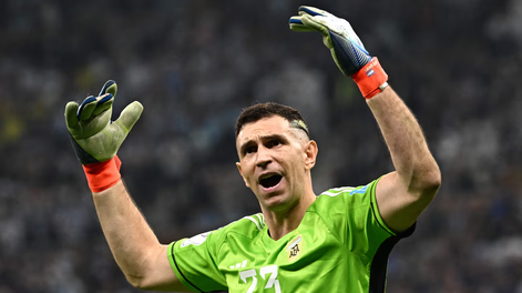 Juventus avanza por el Dibu Martínez: la oferta millonaria que evalúa Aston Villa
