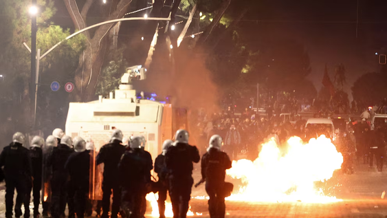 protestas en francia: la policia detuvo a 135 personas e incauto armas que portaban los manifestantes