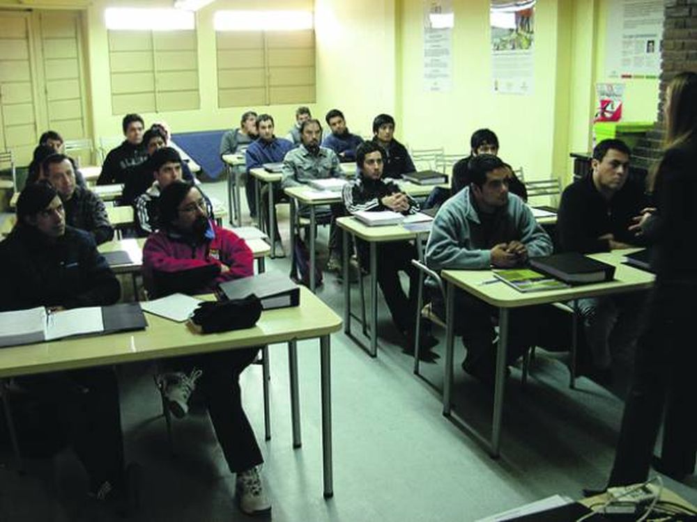 Enseñan a manejar máquinas pesadas para Pascua Lama