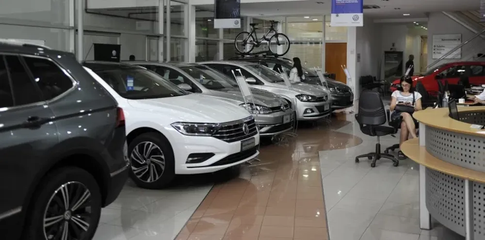 Una puerta abierta para congelar cuotas a autos