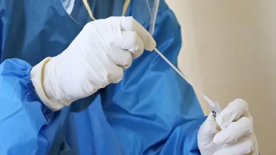 Cuál es el protocolo actual para las personas que presentan síntomas de covid