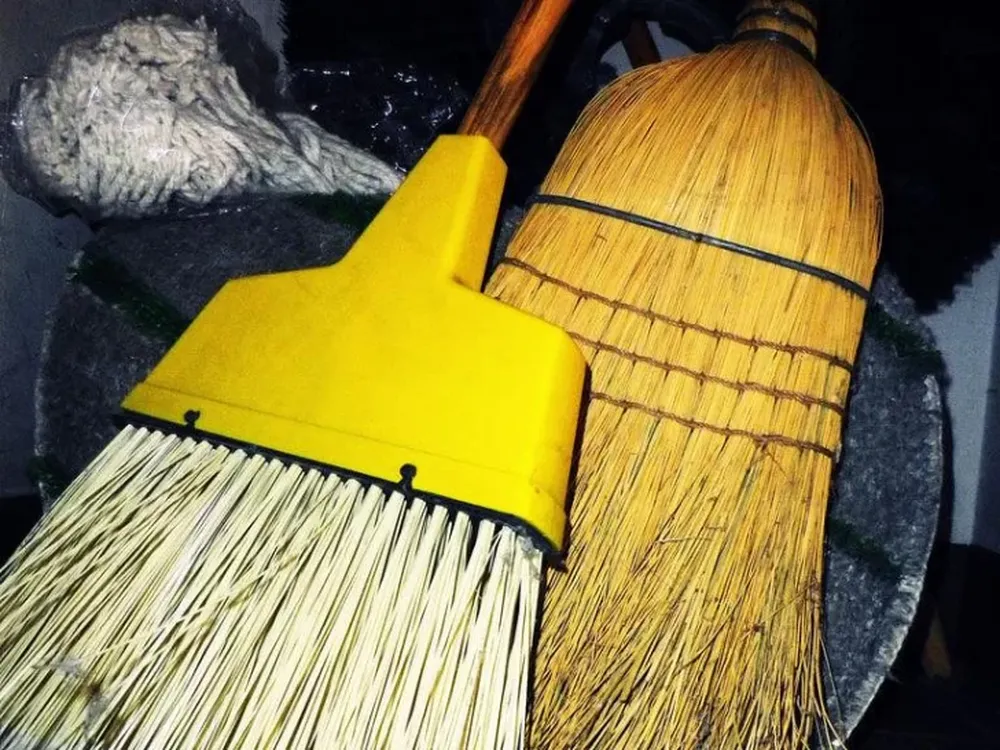 Cayó preso por robar suavizante y jabón para ropa, cepillos y una pala de una casa