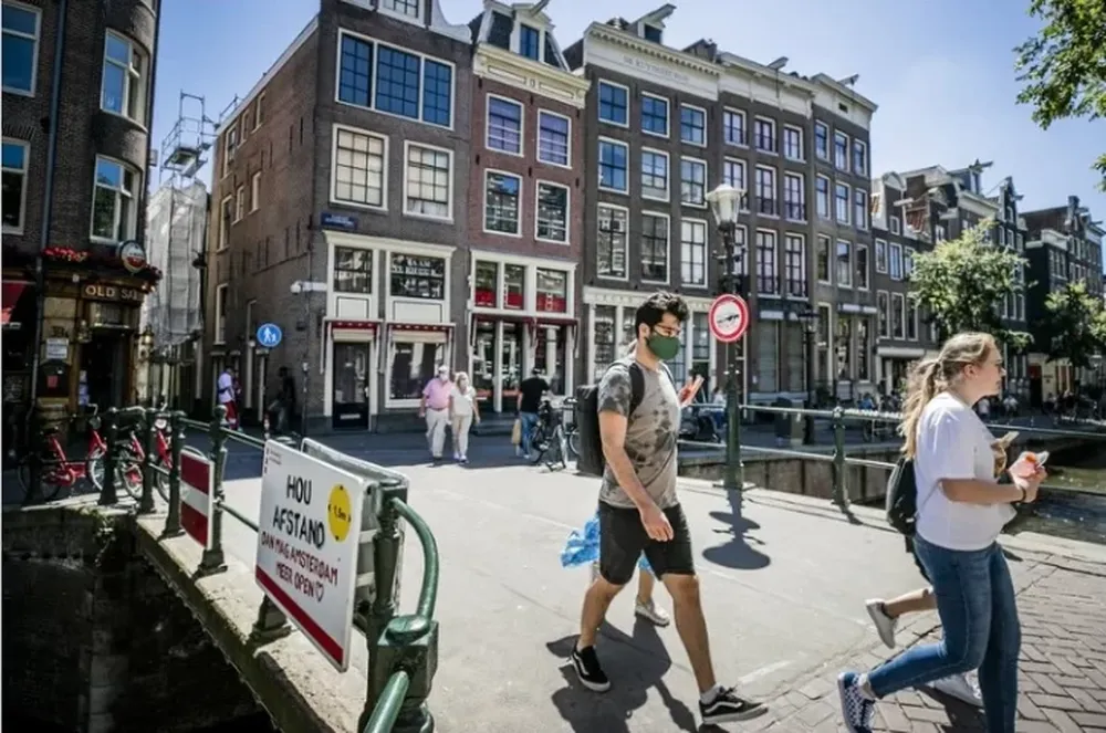 Holanda, el primer país de Europa que vuelve a un confinamiento parcial