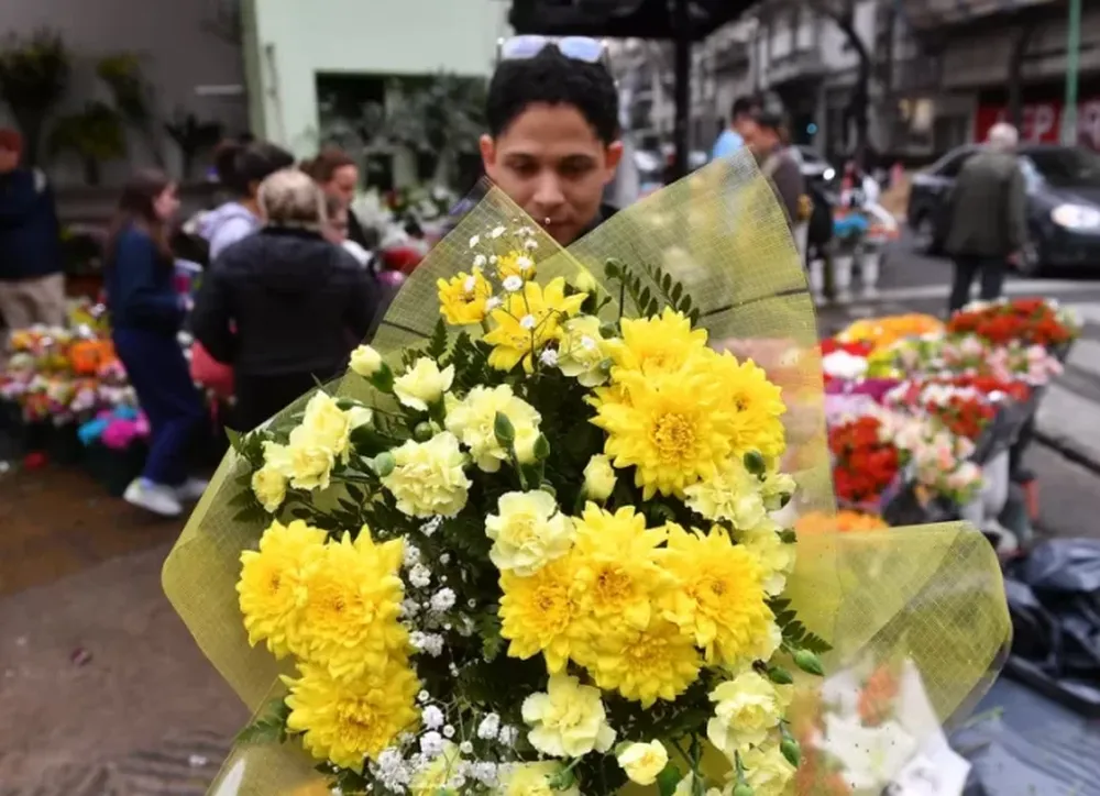 El boom de las flores amarillas: Tik Tok y una canción de Floricienta revolucionaron el Día de la Primavera