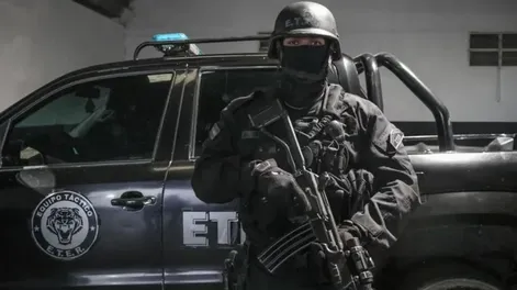 Investigan a un policía que le habría disparado a una mujer con crisis psiquiátrica