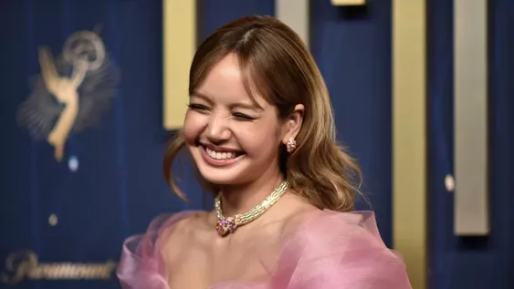 Furor por Lisa de “Blackpink” en los Emmy 2025