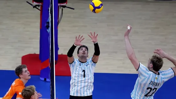 EN ACCIÓN . Matías Sánchez es pieza clave en el equilibrio del equipo nacional.