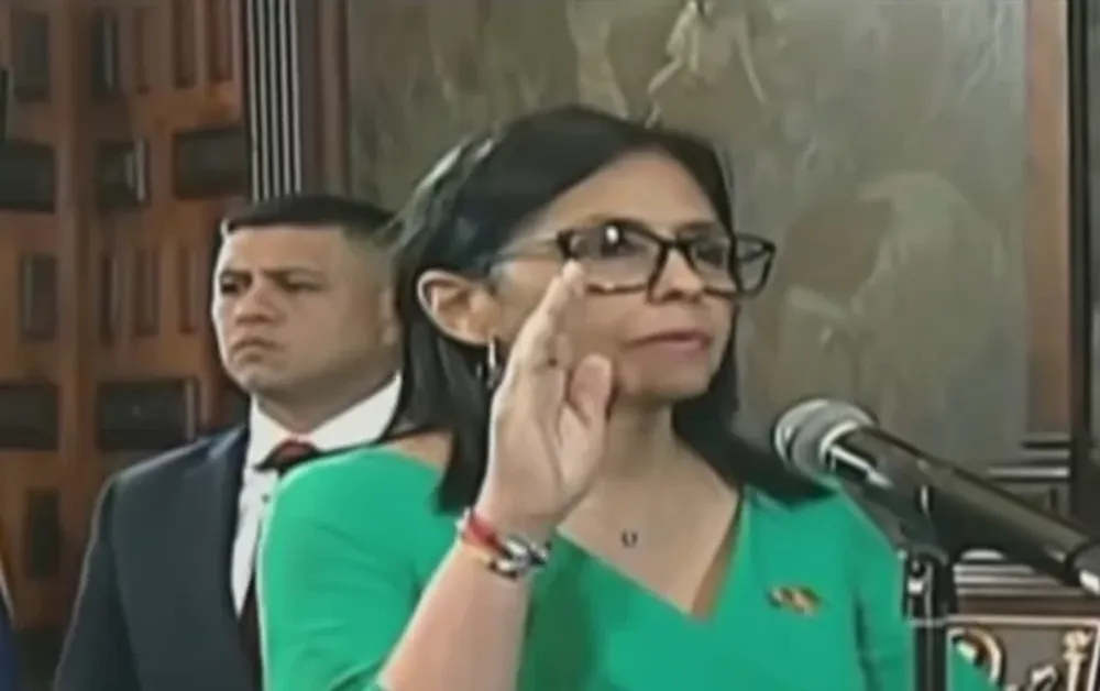 Delcy Rodríguez juró como presidenta de Venezuela: “Vengo con dolor por el secuestro de dos héroes”