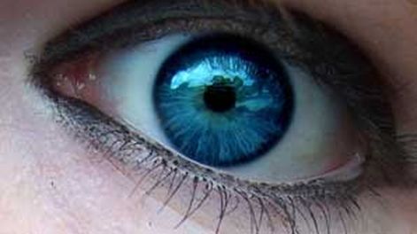 De ojos marrones a azules